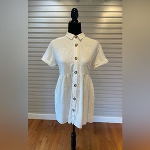Zara White Eyelit Button-Up Dress with Pockets Size Medium